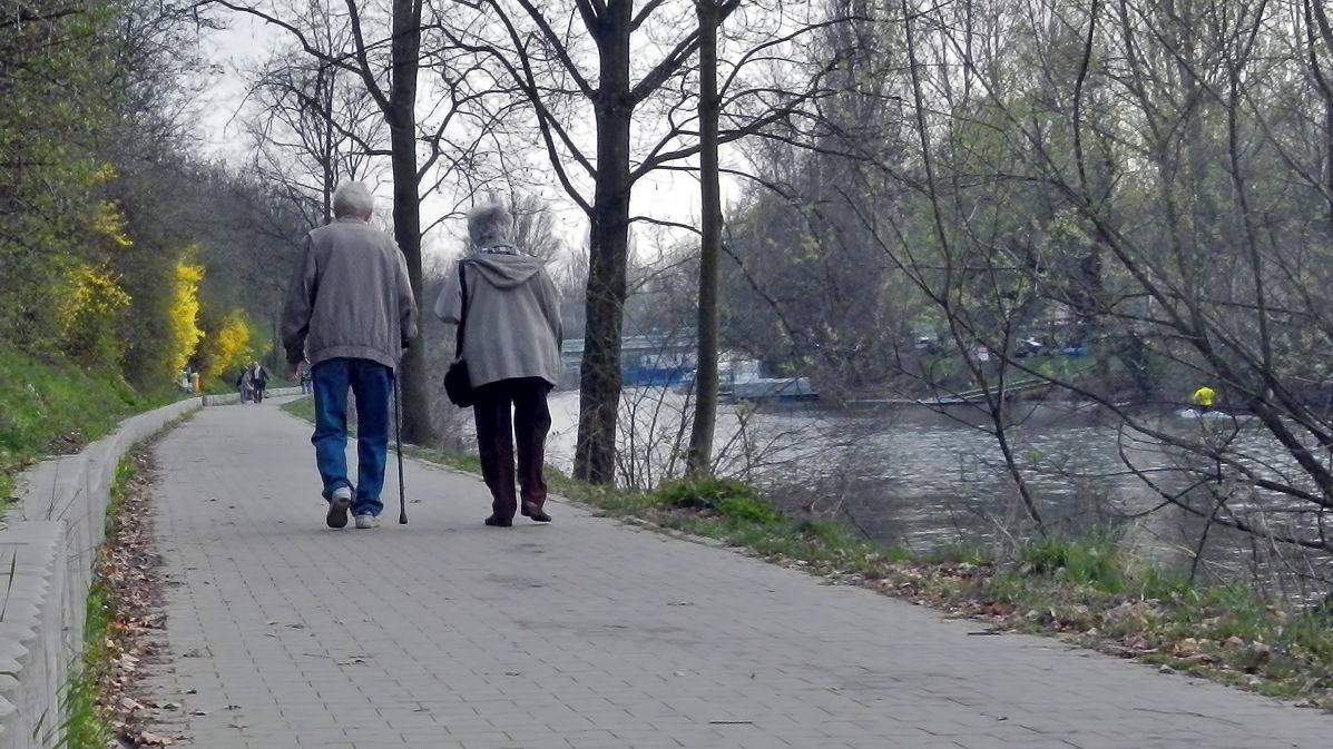 Deutsche Rentner reisen mittlerweile nach Tschechien und in die Slowakei, um ihre Rente abzuholen, das ist günstiger